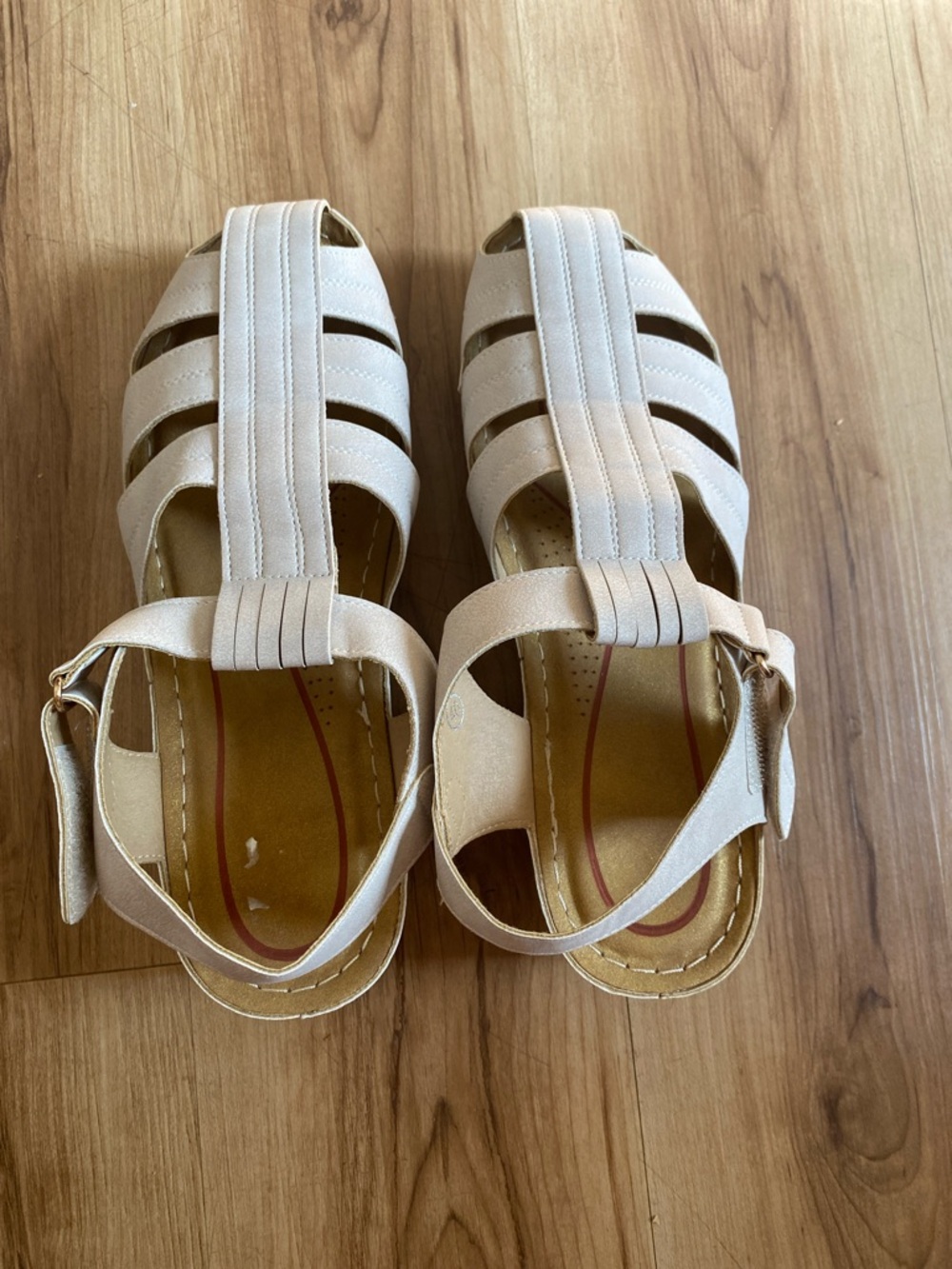 40 size Women's Strappy Closed-Toe Sandals in Beige